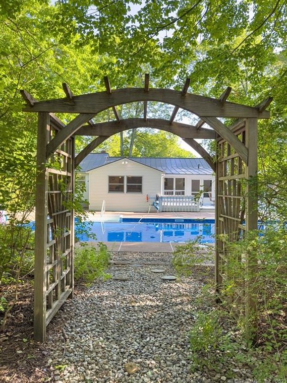 89 Huntington Dr, Vernon, CT 06066