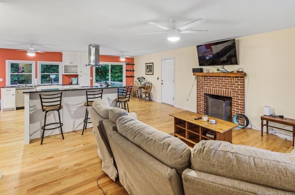 15 Heath Ct, Cheshire, CT 06410