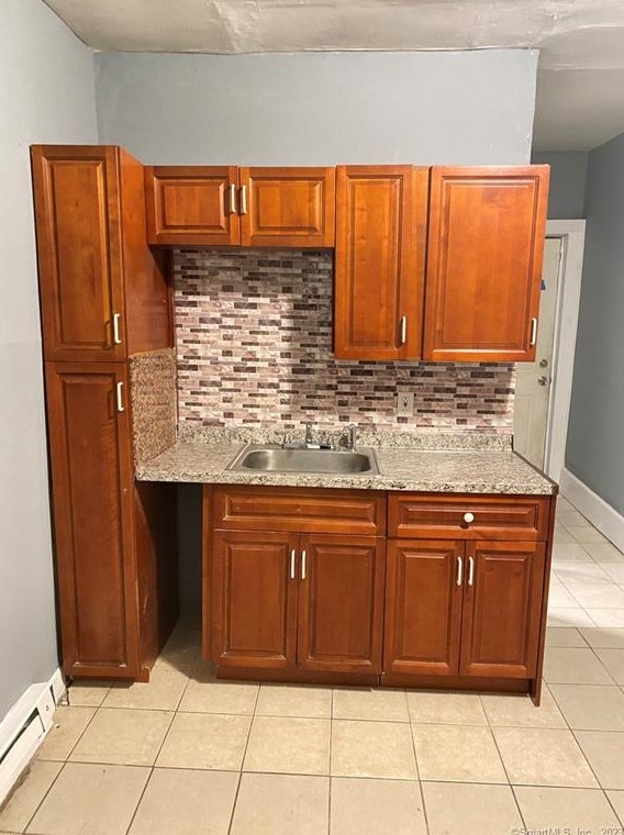 21 1/2 High St, Waterbury, CT 06704