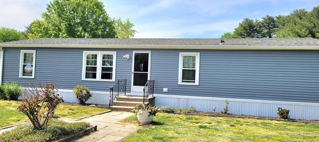 29 Stone Gate Dr, North Windham, CT 06256