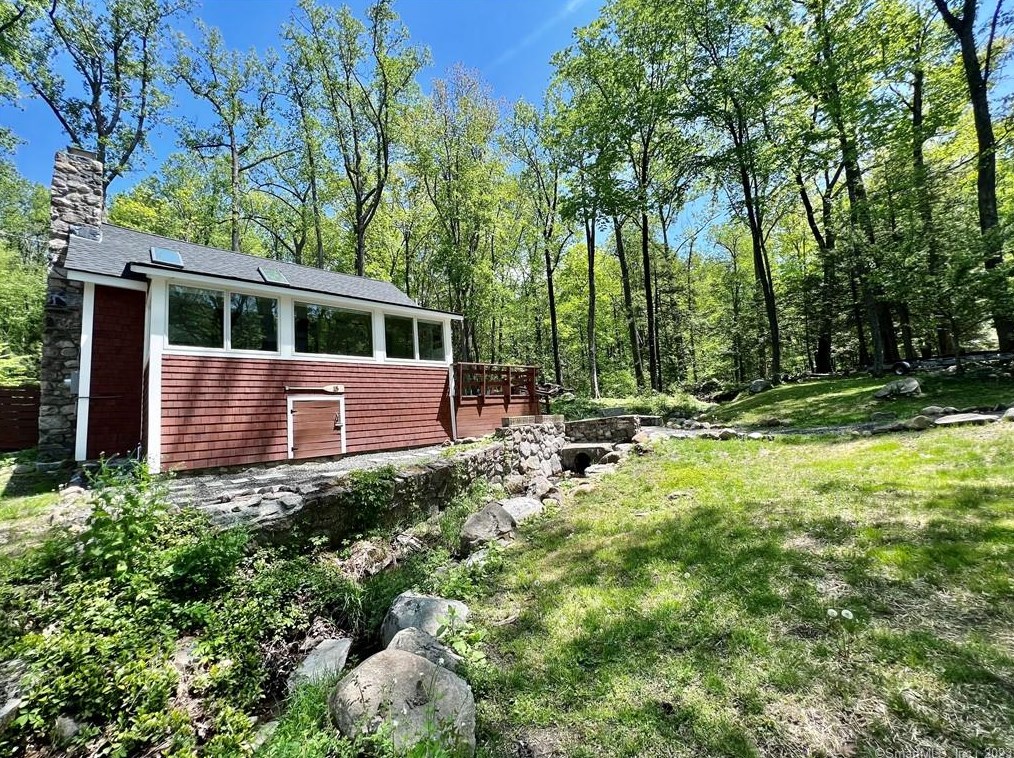 15 Club Dr, Northville, CT 06776