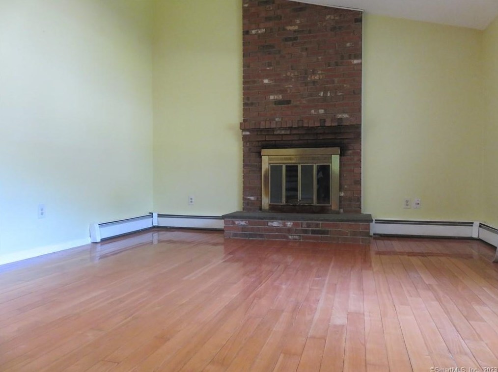 61 Lake Garda Dr, Unionville CT  06085-1512 exterior