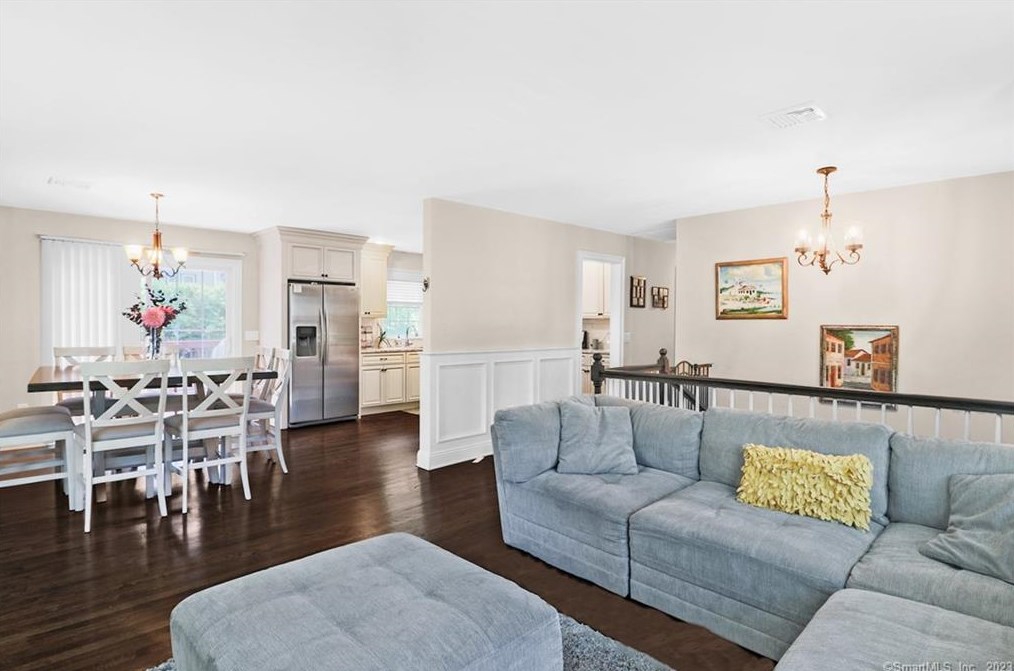 2 Flora St, Danbury, CT 06812