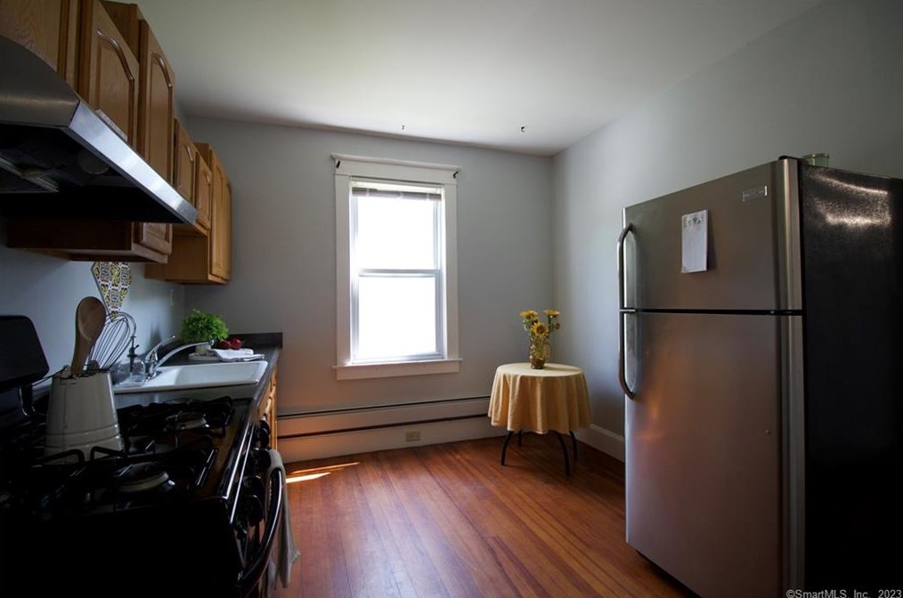88 Riverview Ave #1b, United States Coast Guard Ac, CT 06320