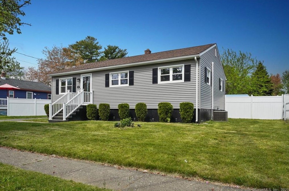 615 Woodend Rd, Stratford, CT 06615
