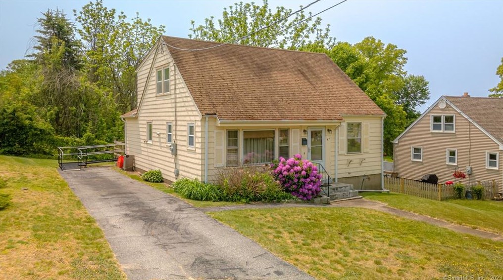 47 Hynes Ave, Groton, CT 06340