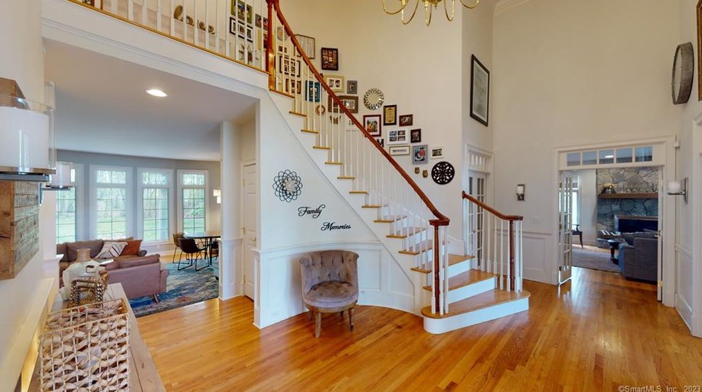 89 Wild Horse Ct, Upper Stepney, CT 06468
