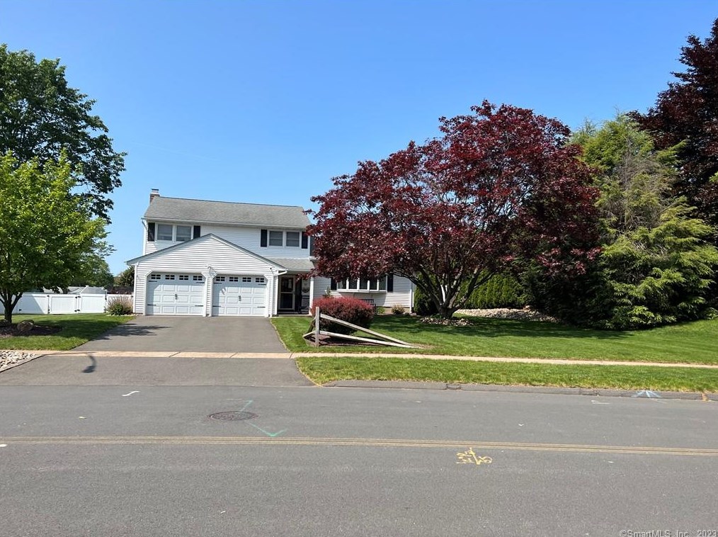 32 Patriot Ln, Hartford, CT 06111-4421