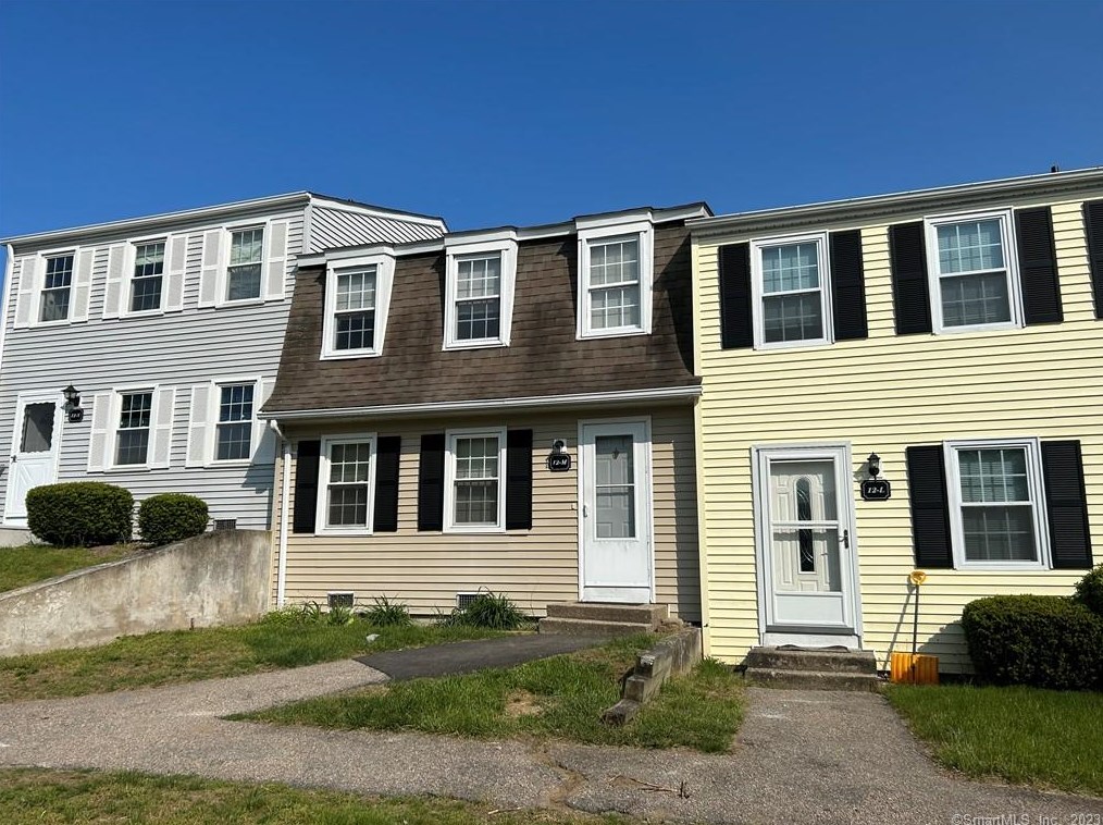 12 Lakeside Dr #m, Gales Ferry, CT 06339