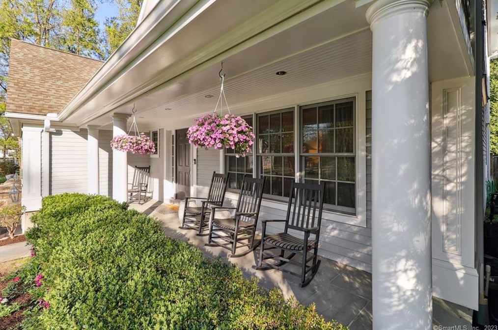 15 Taylor Dr, Cos Cob, CT 06807