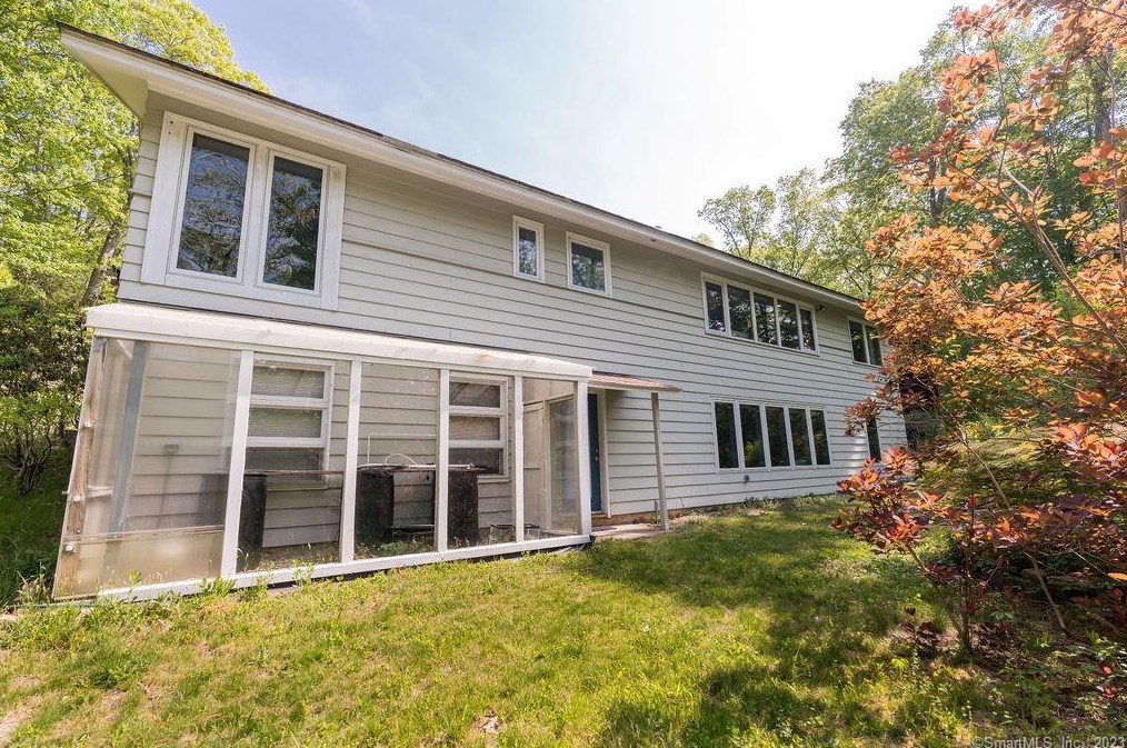 26 Southwood Rd, Storrs Mansfield CT  06268-1809 exterior
