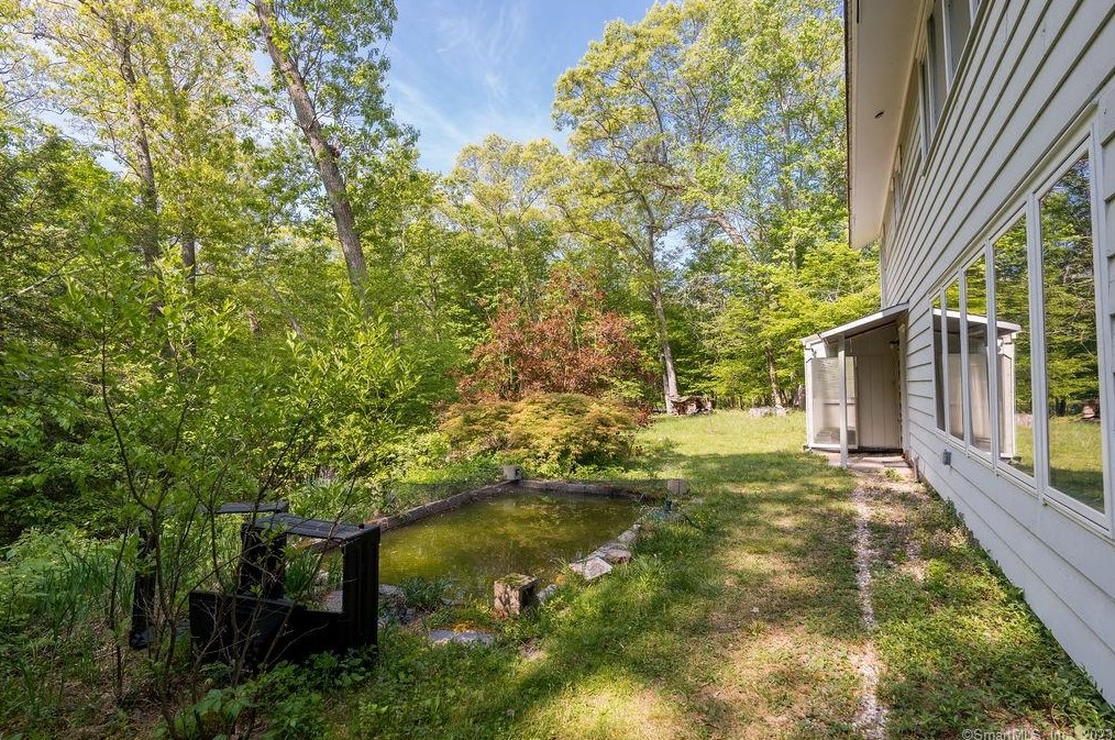 26 Southwood Rd, Storrs Mansfield CT  06268-1809 exterior
