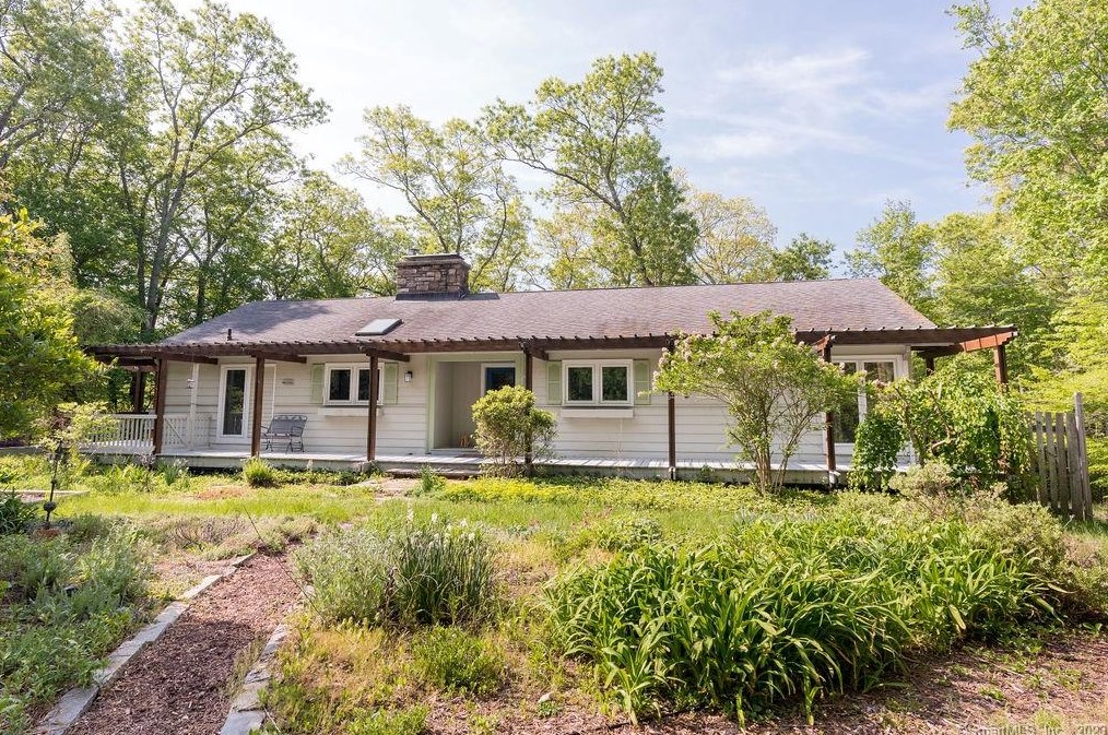 26 Southwood Rd, Storrs Mansfield CT  06268-1809 exterior