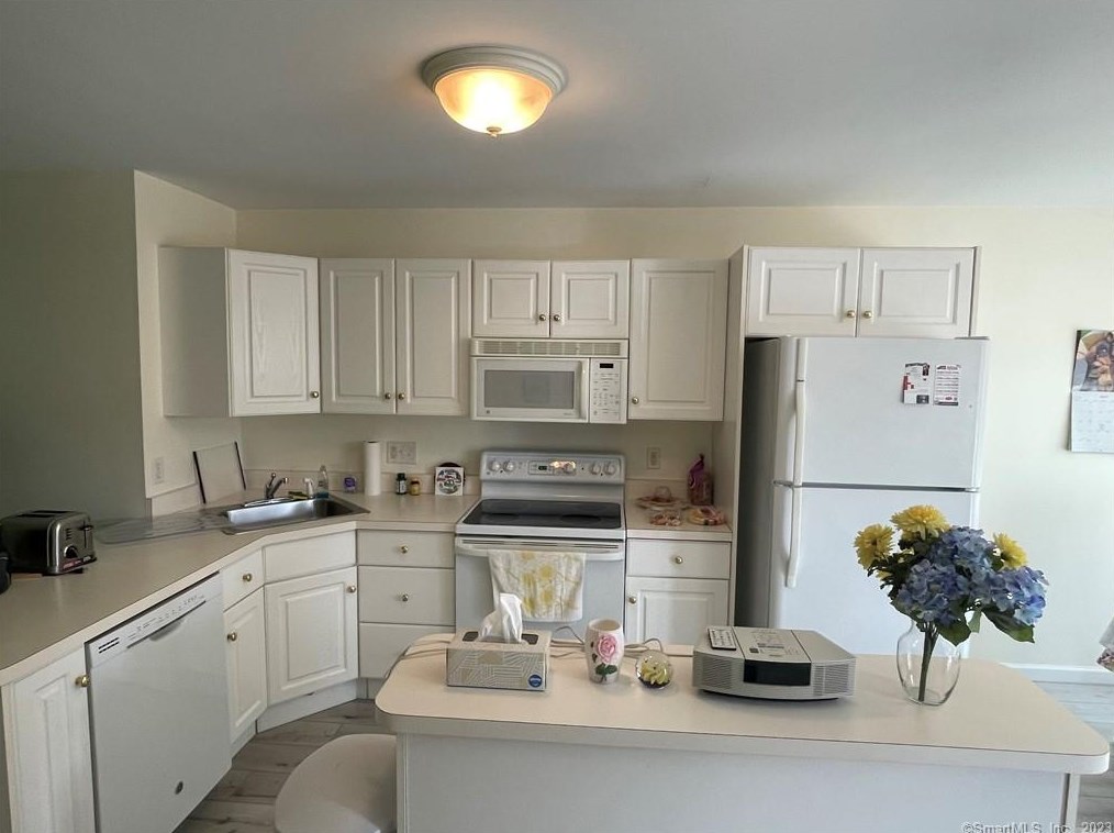 128 Marjorie Ln #128, Manchester, CT 06042