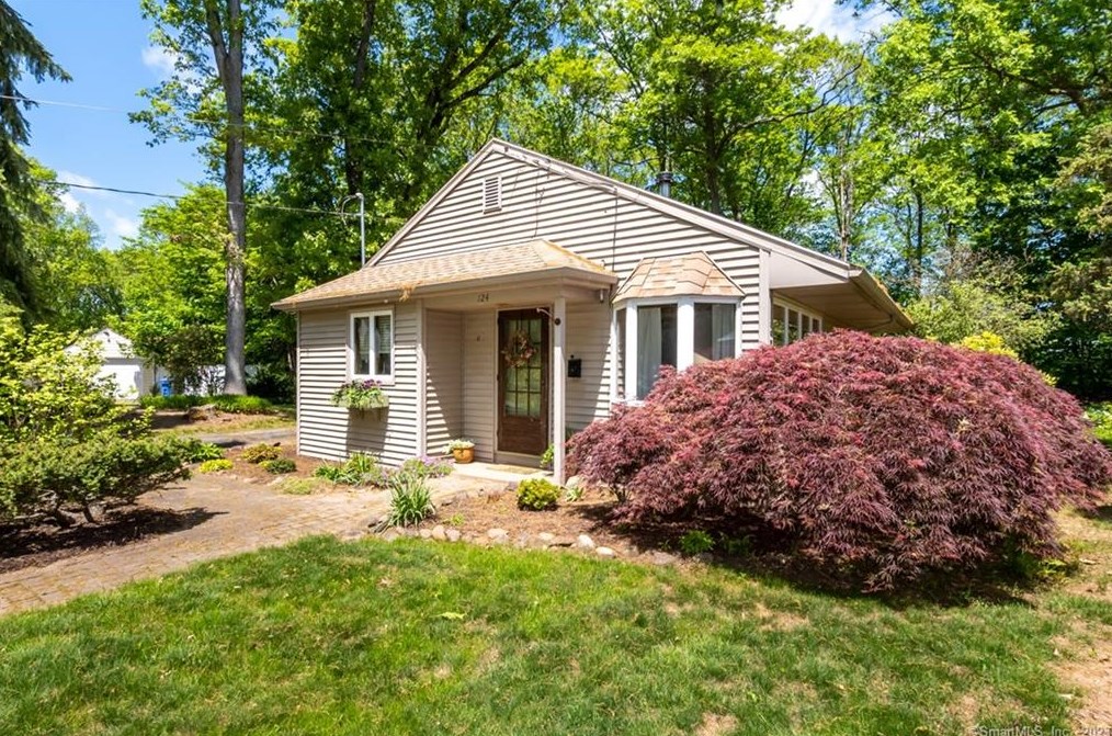 124 Mountain View Rd, Southington, CT 06489