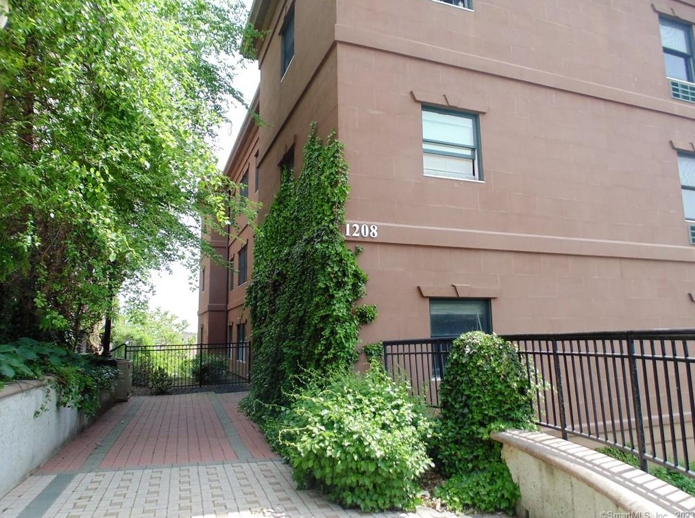 1208 Broad St #203, Bridgeport, CT 06604