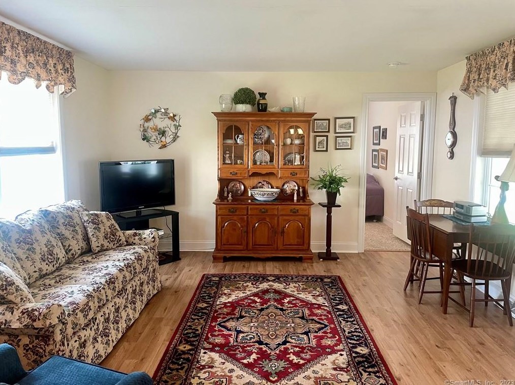8 Park Ave, Plainville, CT 06062