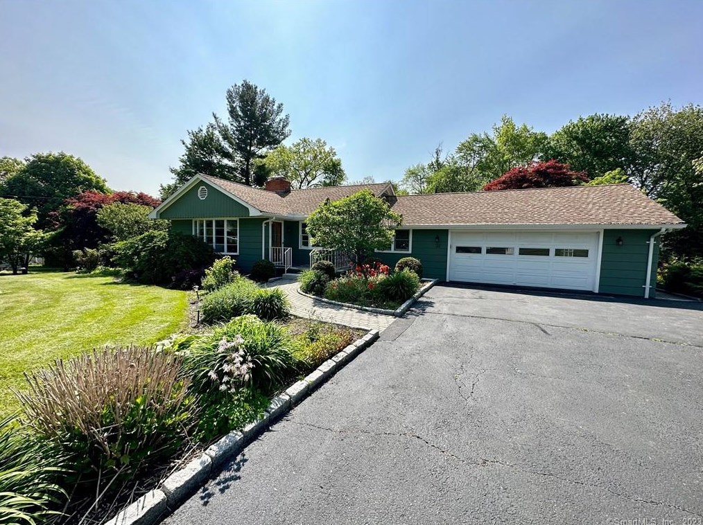 30 Eastwood Rd, Bridgeport, CT 06606