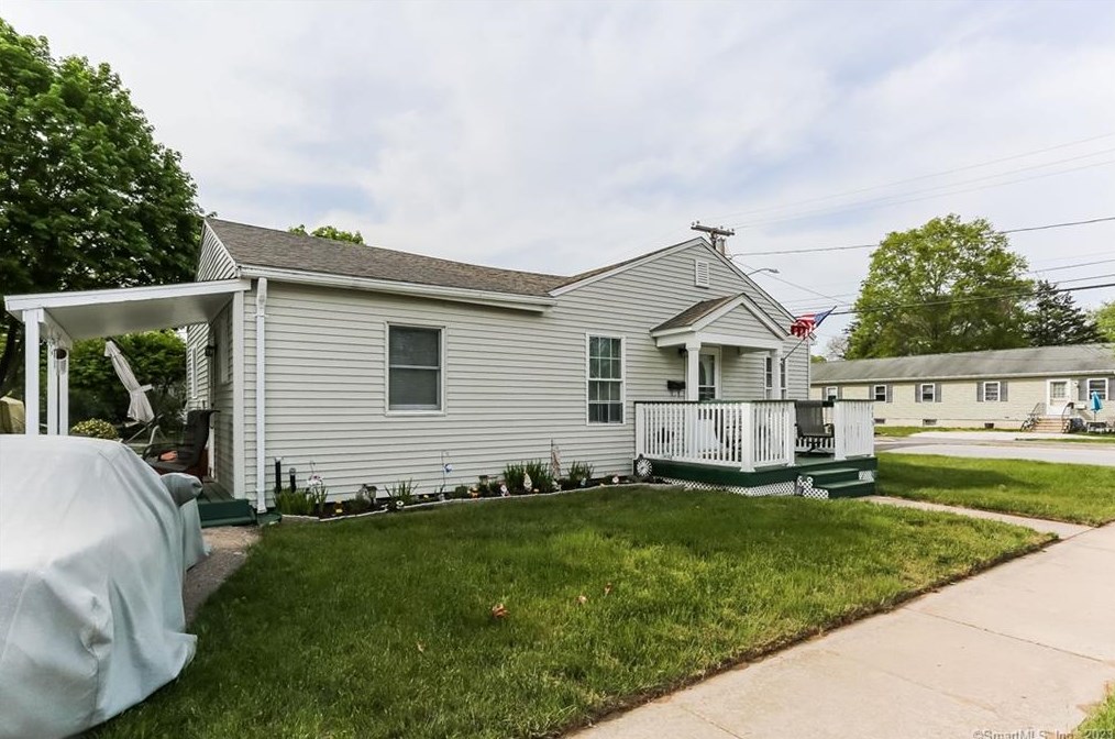 135 Midway Oval, Groton, CT 06340