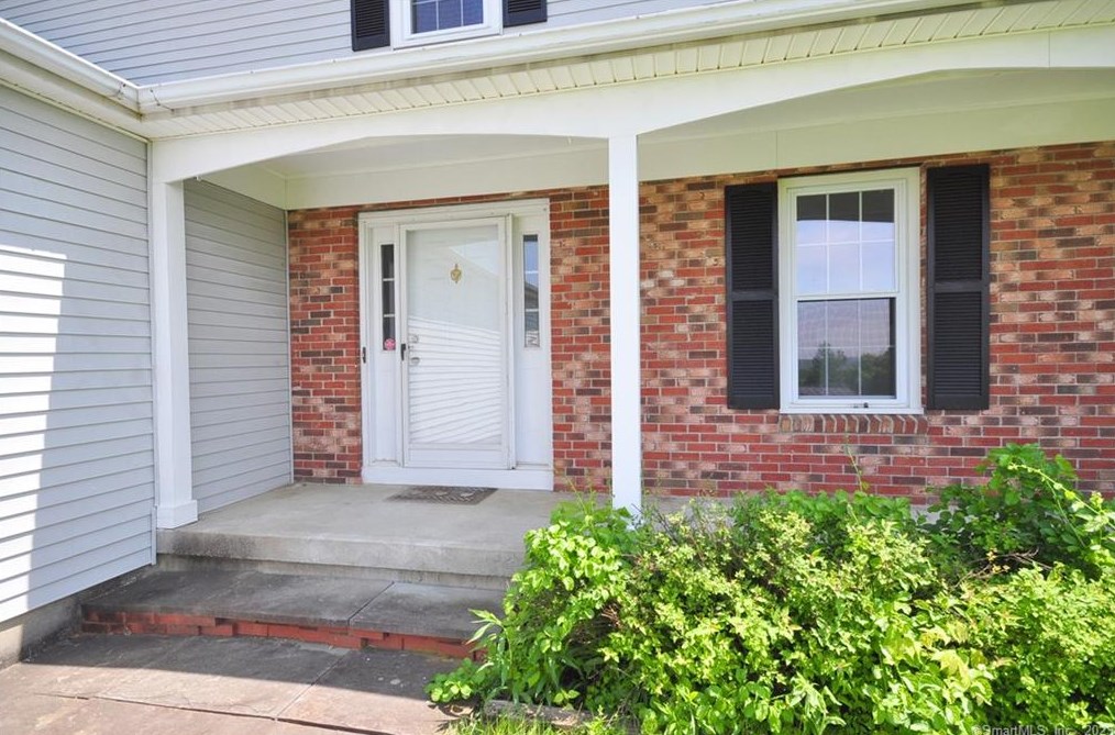 7 Maplewood Dr, Northville, CT 06776
