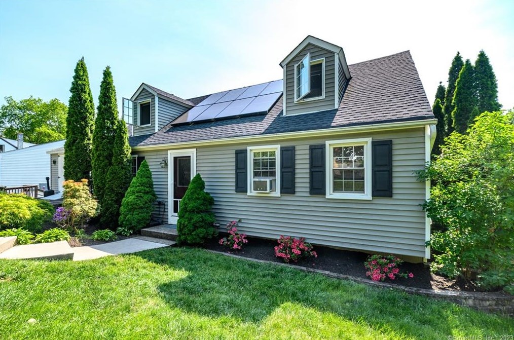 40 Fleetwood Dr, Danbury, CT 06810