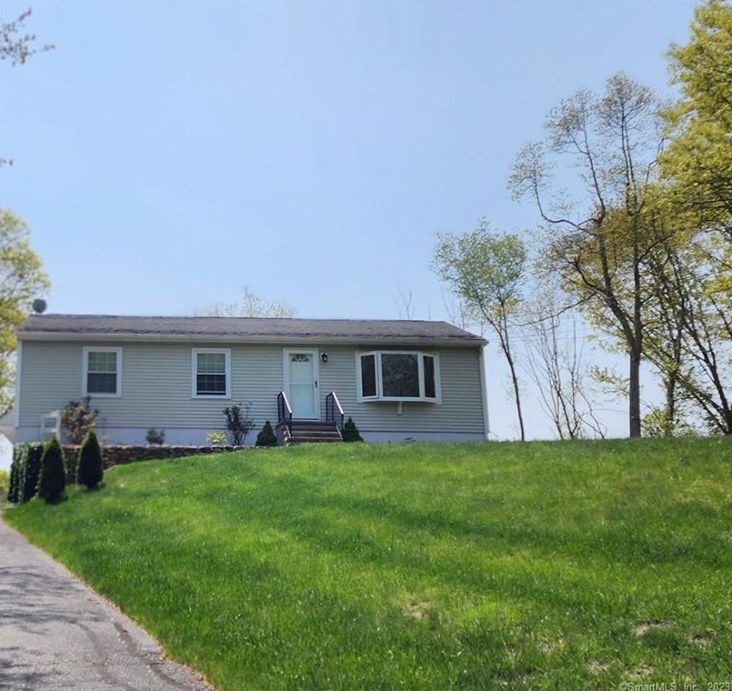7 Sunnieside Ct, Waterford, CT 06385