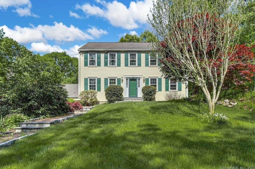 50 Falmouth Dr, Huntington, CT 06484