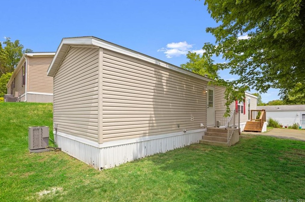 85 Mcquillan Dr, Milford, CT 06460