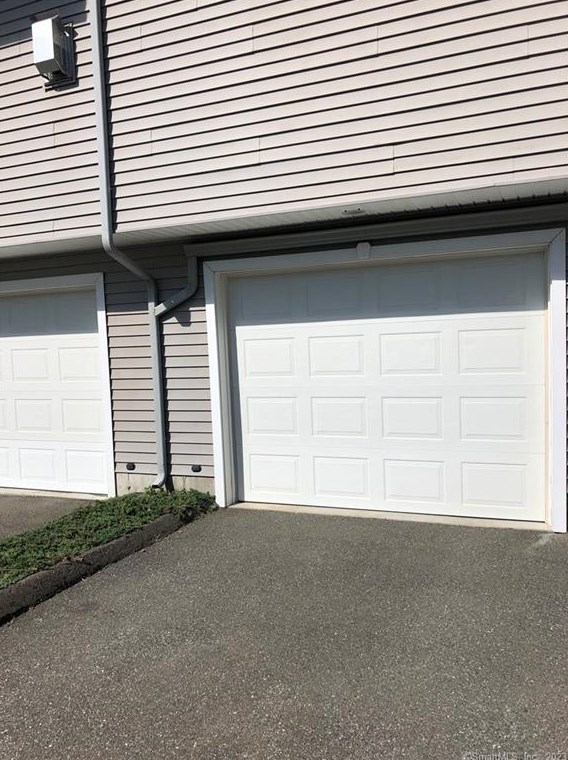 330 Crystal Ave #17, United States Coast Guard Ac, CT 06320
