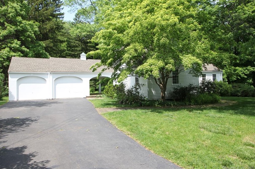 48 Burr Rd, Bloomfield, CT 06002