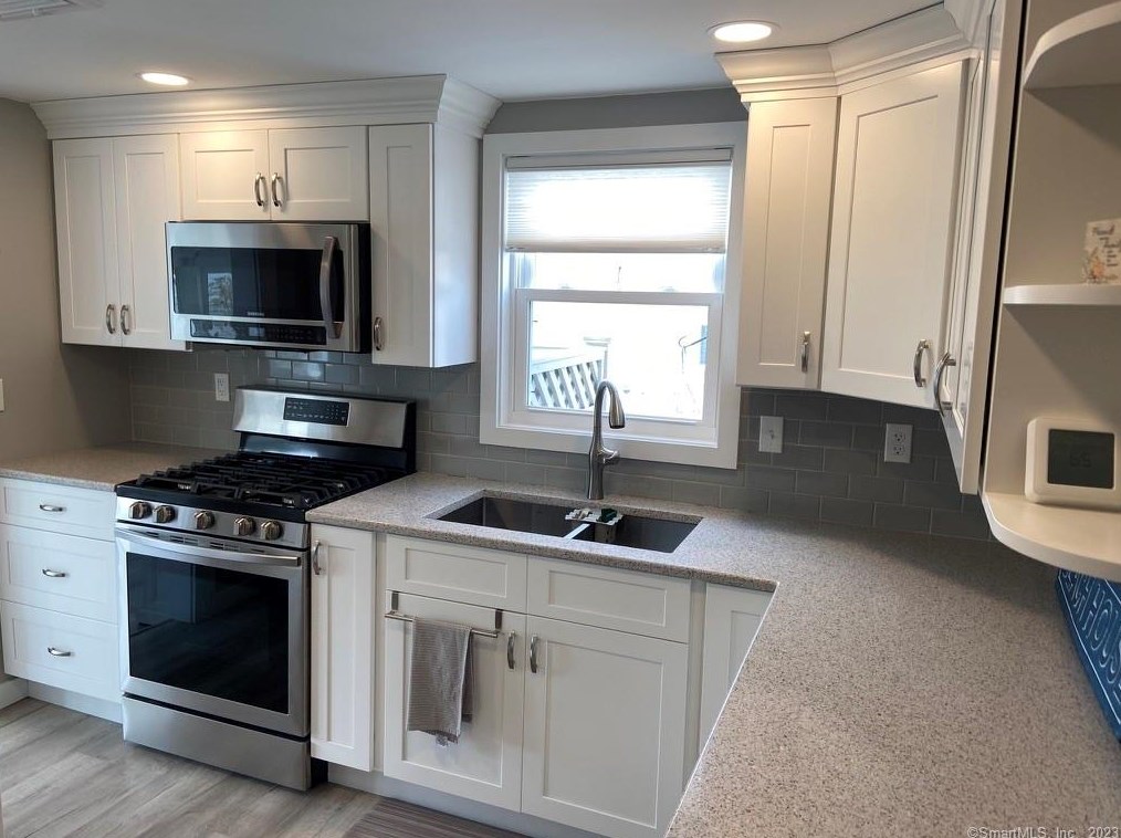 38 Hammock Pkwy, Clinton CT  06413-2344 exterior