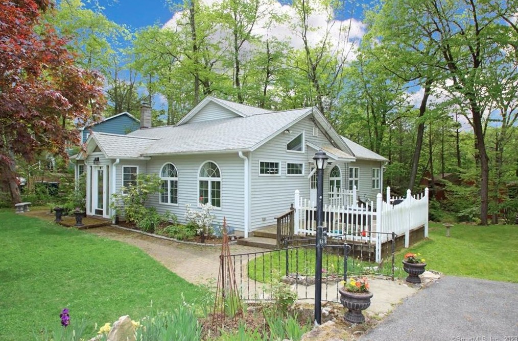 20 Paul St, Danbury, CT 06810