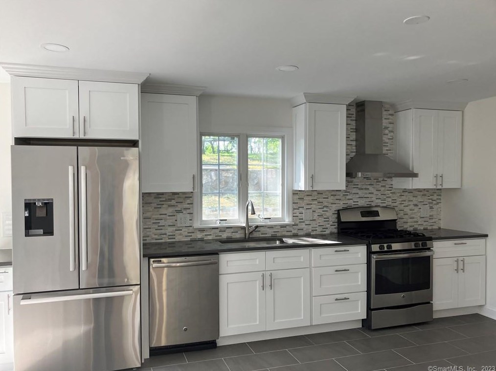 6 Cary Rd, Riverside, CT 06878