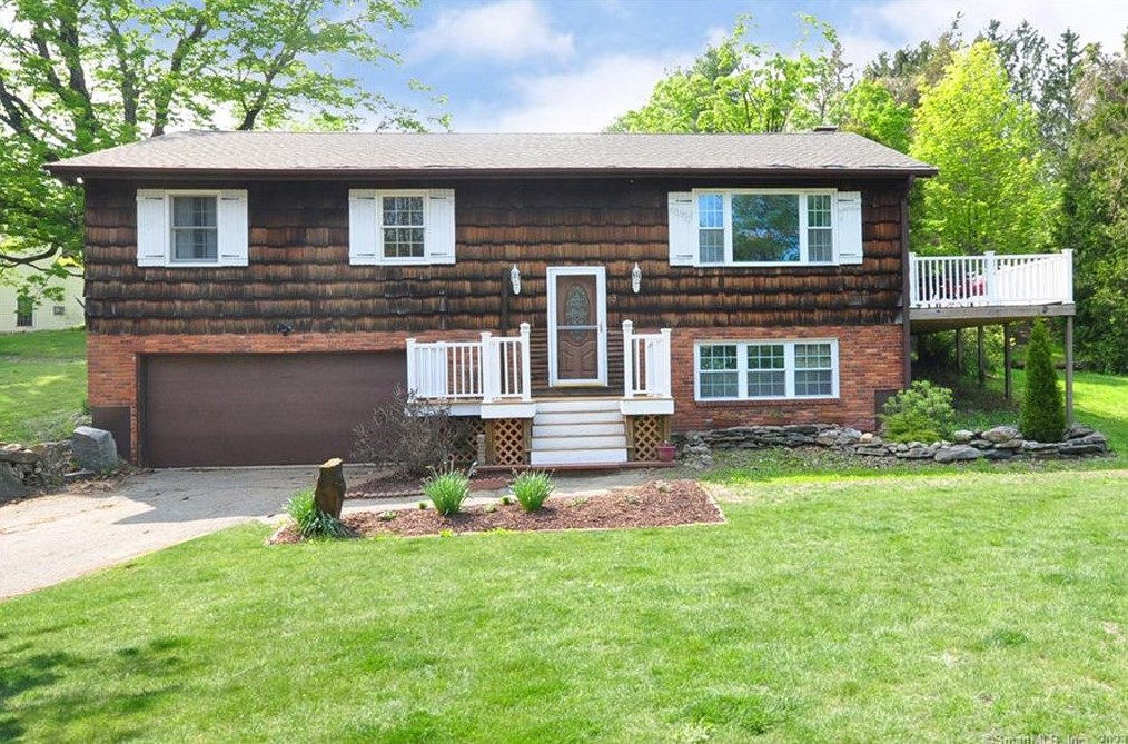 3 Horseshoe Cir, Winsted, CT 06063