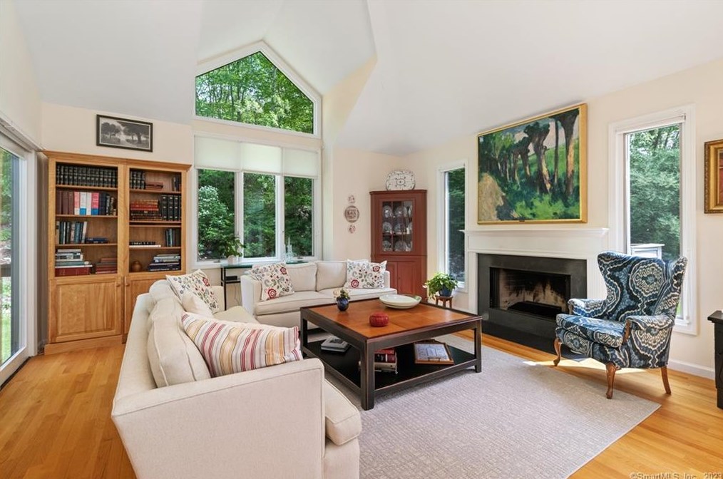 8 Elizabeth Ct #8, Mystic, CT 06355