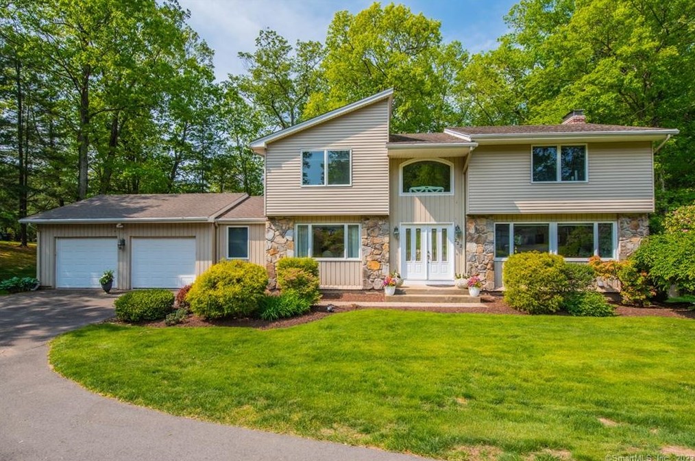222 Tumblebrook Dr, Wapping, CT 06074