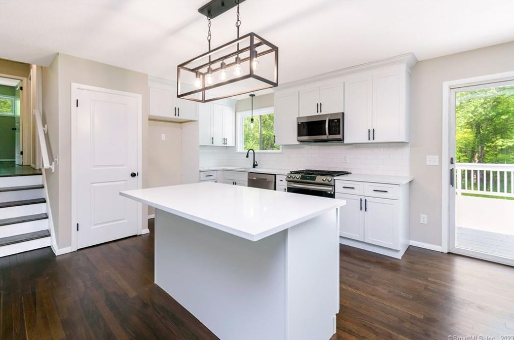 85 Oak Wood Dr, Upper Stepney, CT 06468