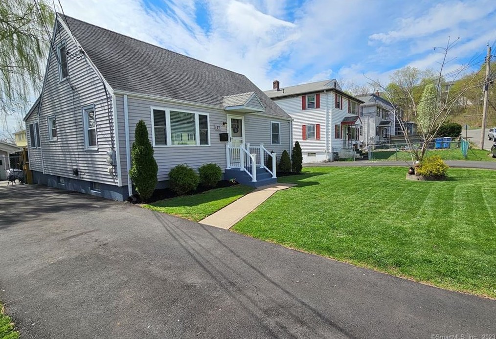17 Wynola Ave, New Britain, CT 06051