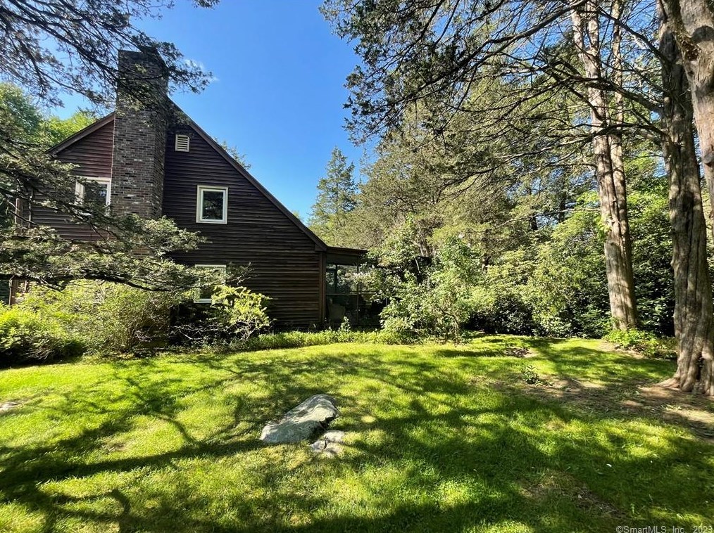 137 Flat Meadow Rd, Guilford, CT 06437