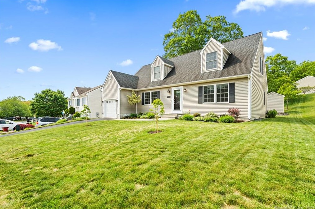 181 Deerfield Ridge Dr, Mystic, CT 06355-1151