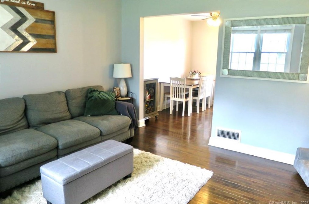 329 Sylvan Knoll Rd, Stamford, CT 06902