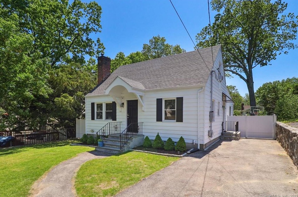 14 Peak St, Stamford, CT 06905