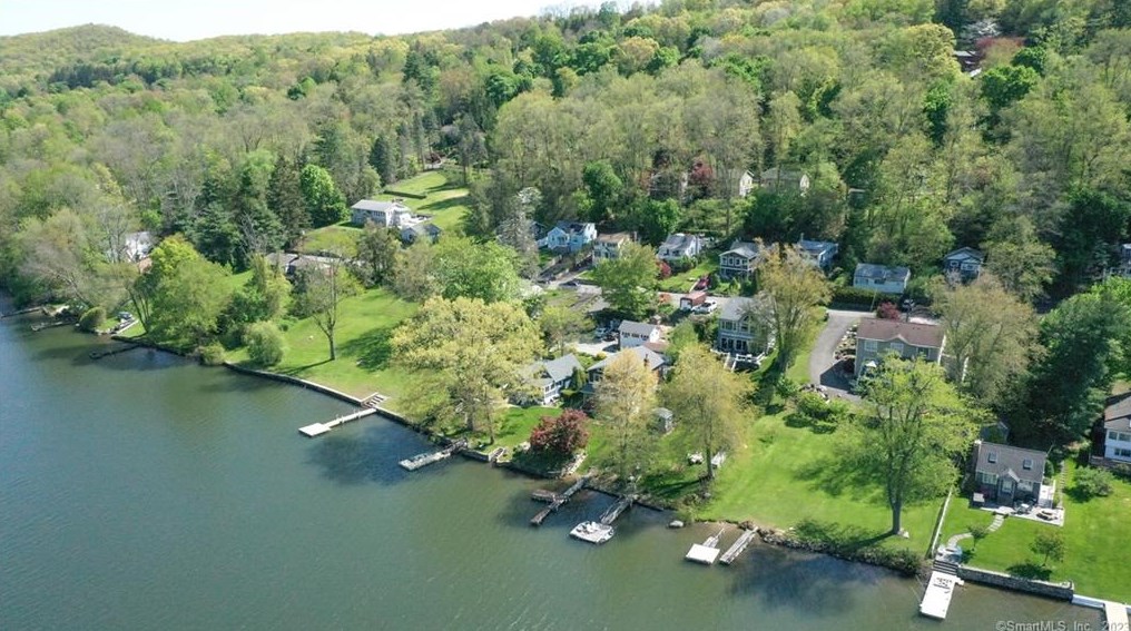 62 Lavelle Ave, Danbury, CT 06812