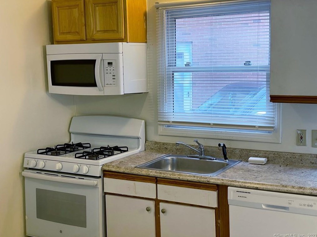 663 Newhall St #10, New Haven, CT 06517