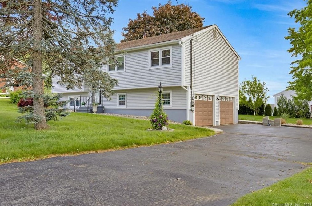 9 Seneca Rd, Plainville, CT 06062