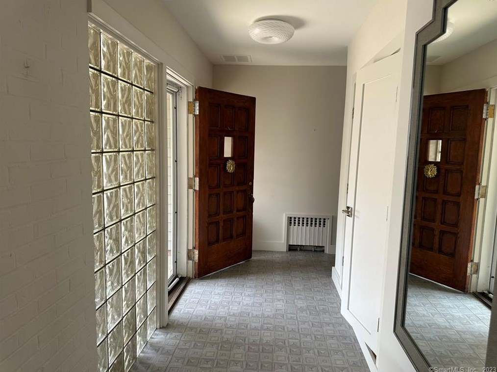 25 Crescent Bluff Ave, Branford, CT 06405