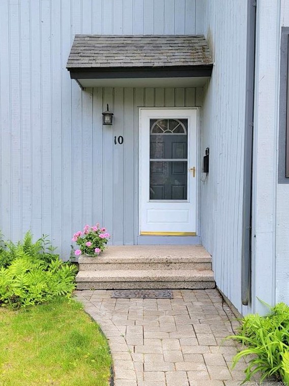 10 Nutmeg Ct #10, Simsbury, CT 06070