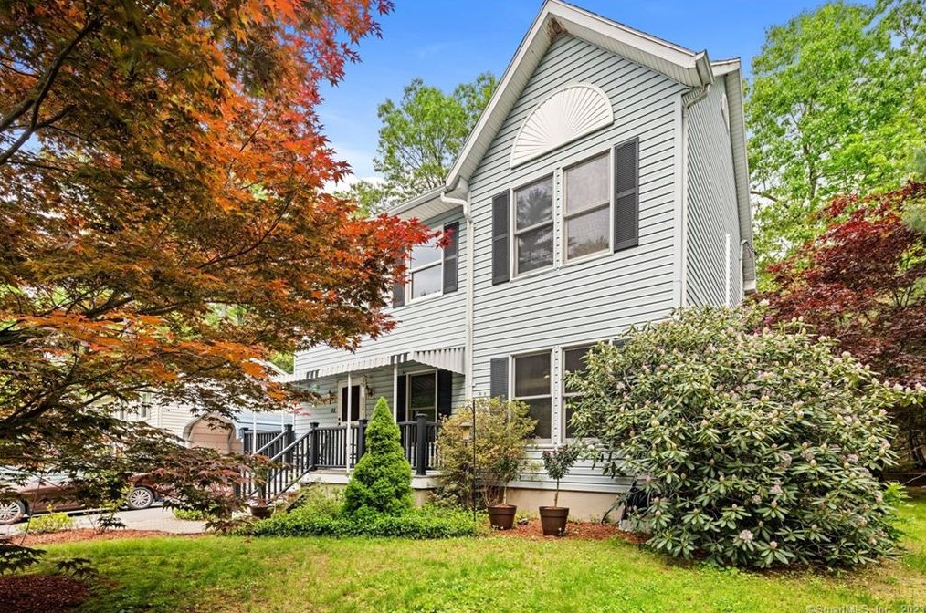 92 E Shore Blvd, Unionville, CT 06085