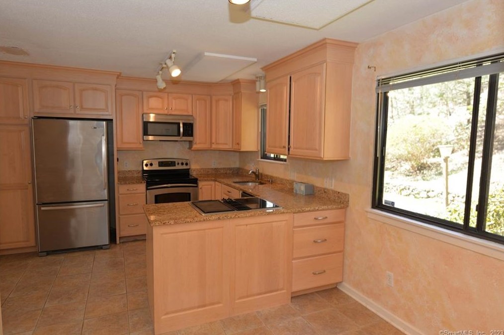 1025 Heritage Vlg #a, Southbury, CT