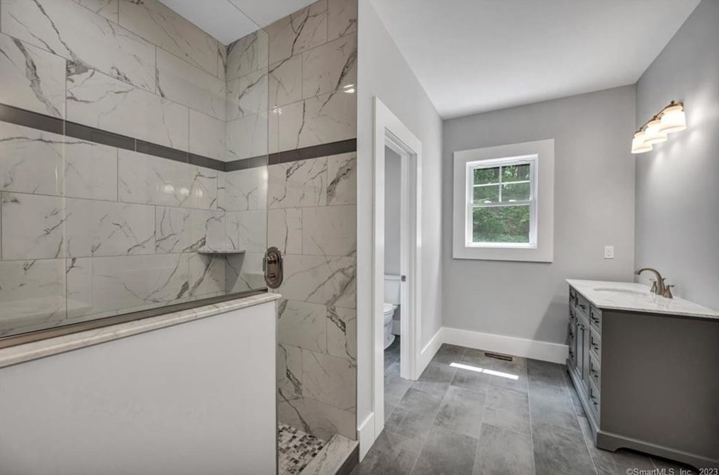 43 Shadow Ln, Cromwell CT  06416-1422 exterior